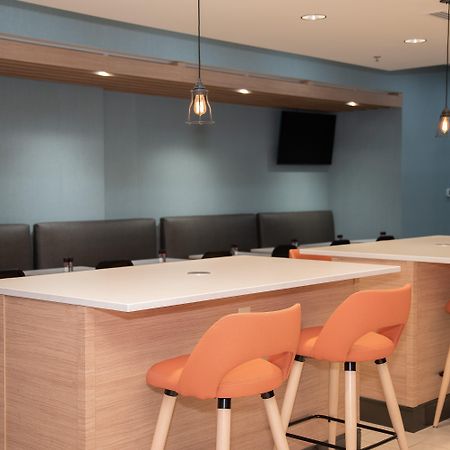 Holiday Inn & Suites - Fayetteville W-Fort Bragg Area By Ihg Ngoại thất bức ảnh