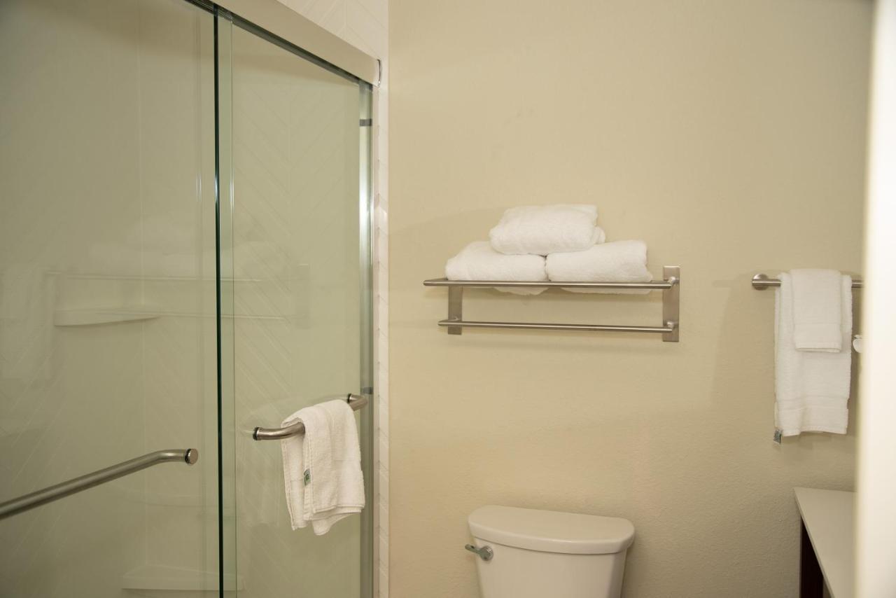 Holiday Inn & Suites - Fayetteville W-Fort Bragg Area By Ihg Ngoại thất bức ảnh
