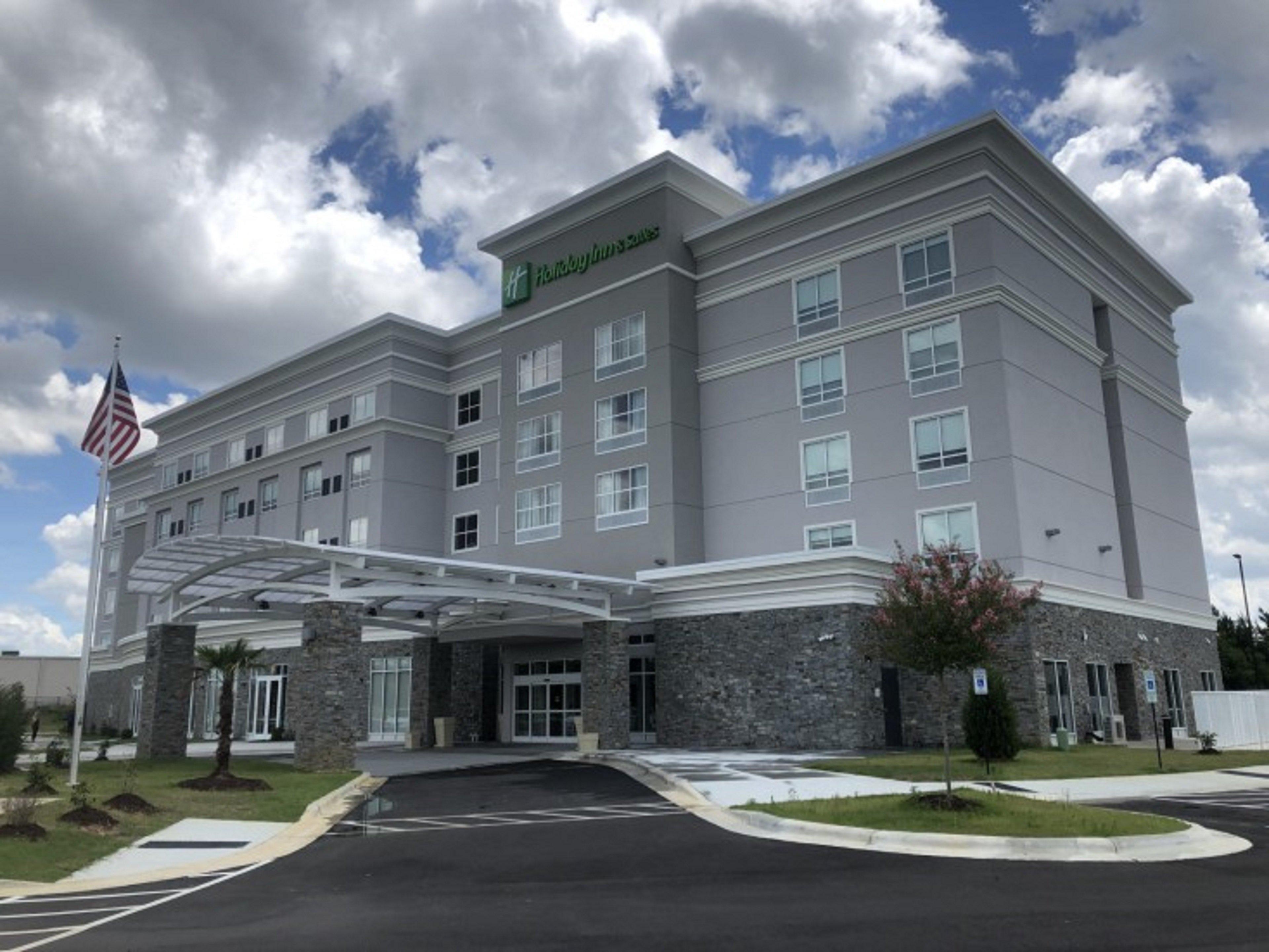 Holiday Inn & Suites - Fayetteville W-Fort Bragg Area By Ihg Ngoại thất bức ảnh